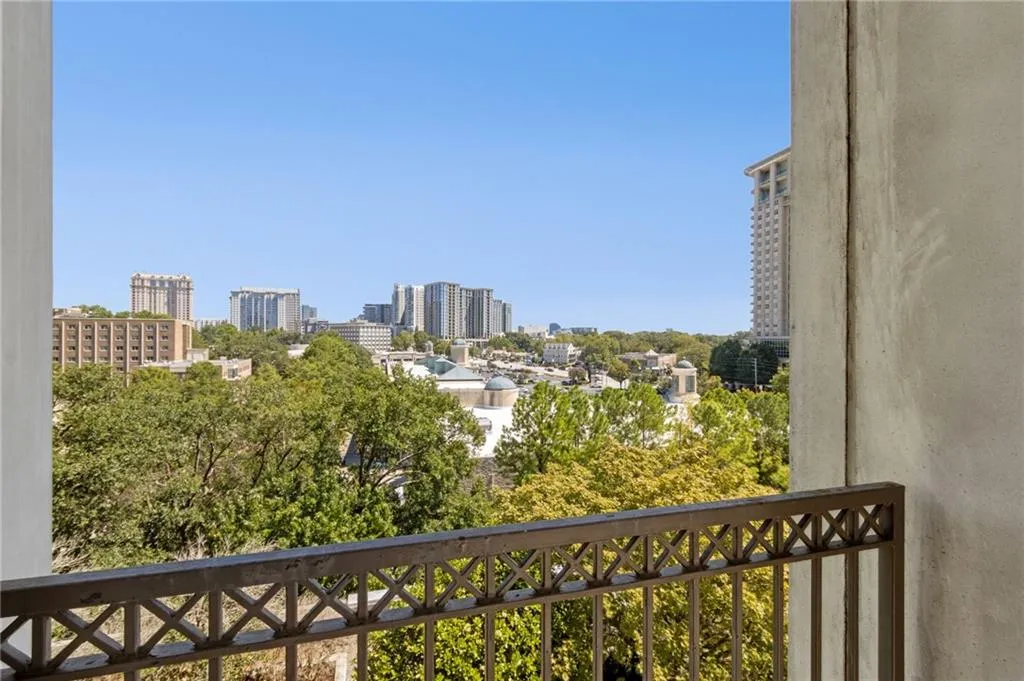 2828 Peachtree Road Ne Unit 802, Atlanta, Georgia 30305, 2 Bedrooms Bedrooms, ,2 BathroomsBathrooms,Residential,For Sale,2828 Peachtree Road Ne Unit 802,7640504