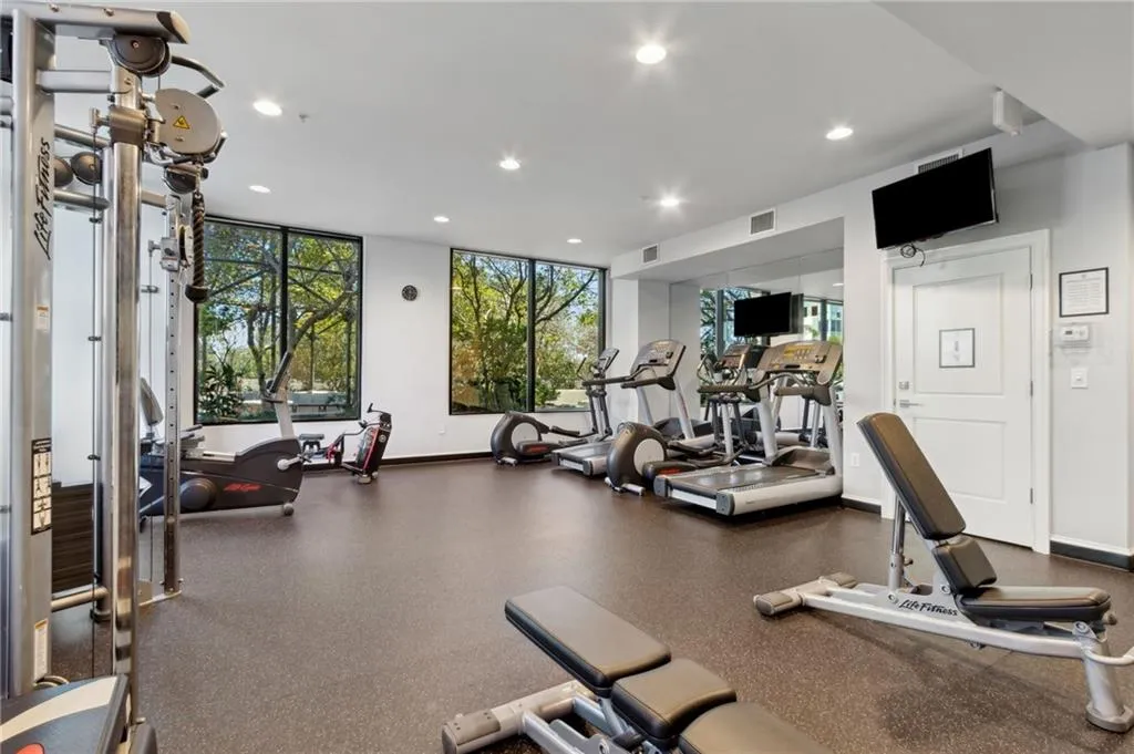 2828 Peachtree Road Ne Unit 802, Atlanta, Georgia 30305, 2 Bedrooms Bedrooms, ,2 BathroomsBathrooms,Residential,For Sale,2828 Peachtree Road Ne Unit 802,7640504