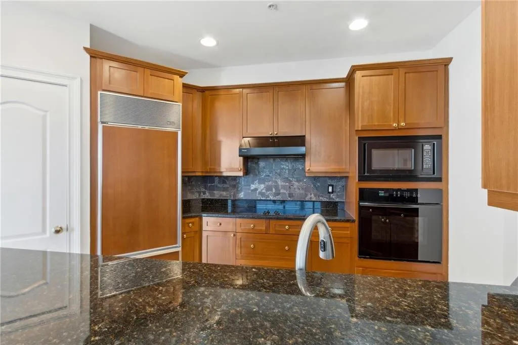 2828 Peachtree Road Ne Unit 802, Atlanta, Georgia 30305, 2 Bedrooms Bedrooms, ,2 BathroomsBathrooms,Residential,For Sale,2828 Peachtree Road Ne Unit 802,7640504