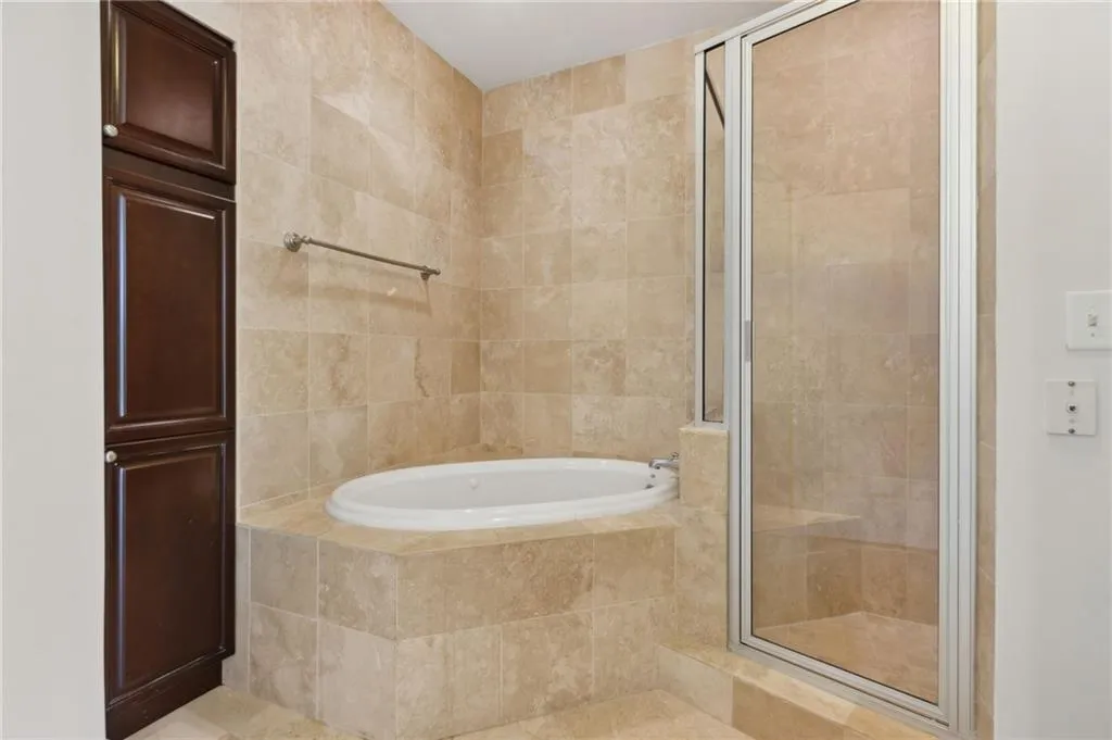 2828 Peachtree Road Ne Unit 802, Atlanta, Georgia 30305, 2 Bedrooms Bedrooms, ,2 BathroomsBathrooms,Residential,For Sale,2828 Peachtree Road Ne Unit 802,7640504