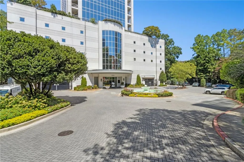 2828 Peachtree Road Ne Unit 802, Atlanta, Georgia 30305, 2 Bedrooms Bedrooms, ,2 BathroomsBathrooms,Residential,For Sale,2828 Peachtree Road Ne Unit 802,7640504