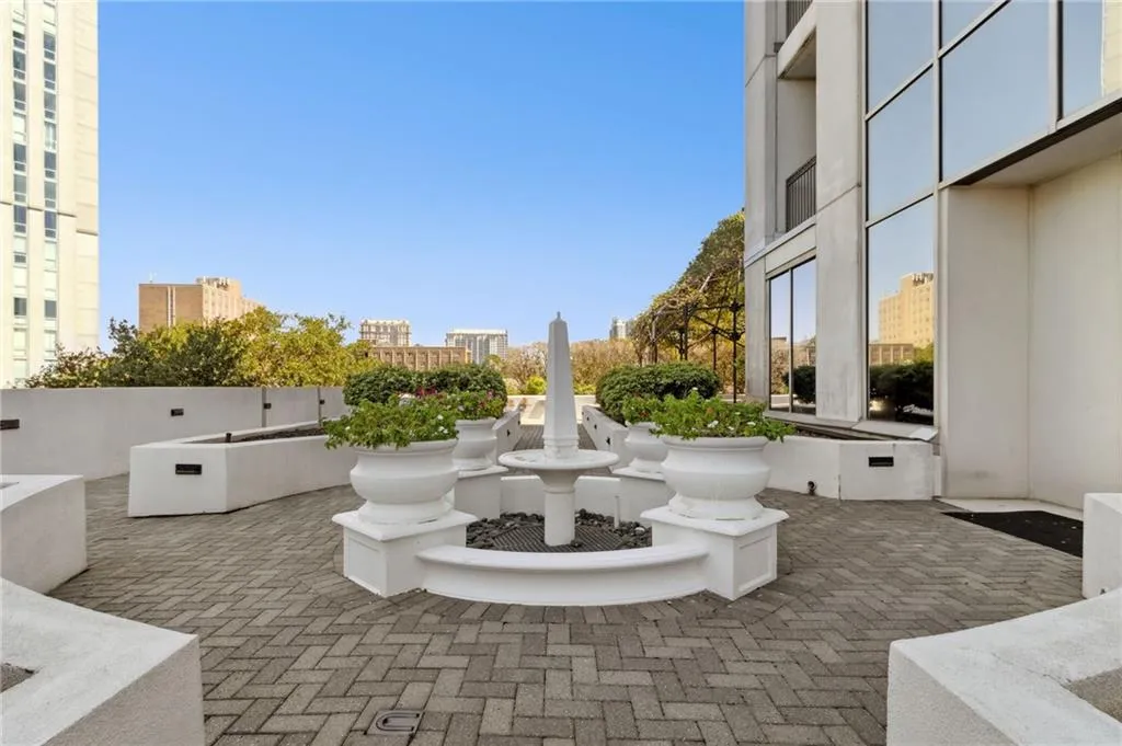 2828 Peachtree Road Ne Unit 802, Atlanta, Georgia 30305, 2 Bedrooms Bedrooms, ,2 BathroomsBathrooms,Residential,For Sale,2828 Peachtree Road Ne Unit 802,7640504