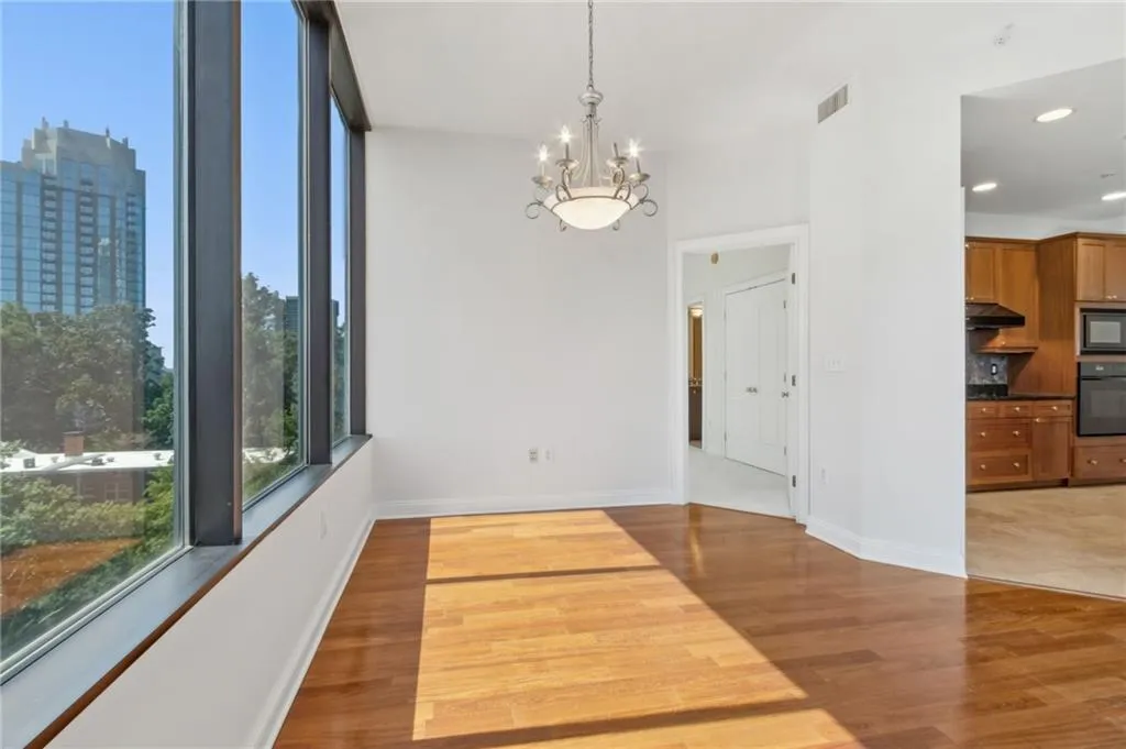2828 Peachtree Road Ne Unit 802, Atlanta, Georgia 30305, 2 Bedrooms Bedrooms, ,2 BathroomsBathrooms,Residential,For Sale,2828 Peachtree Road Ne Unit 802,7640504