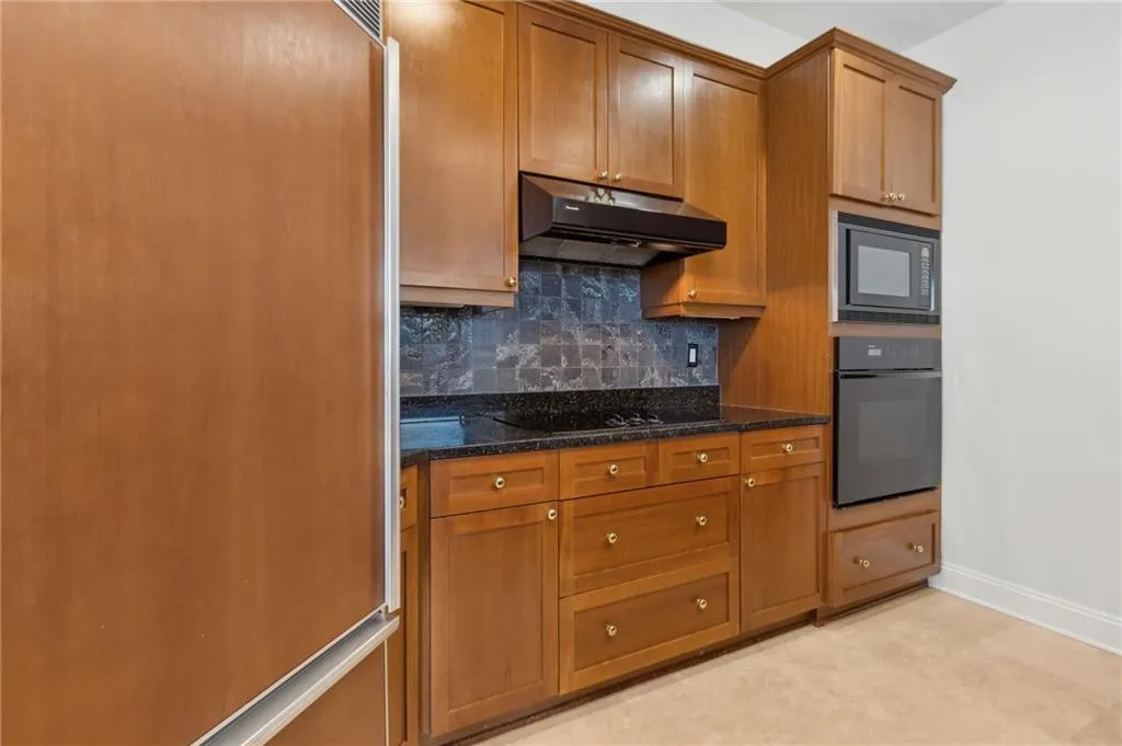 2828 Peachtree Road Ne Unit 802, Atlanta, Georgia 30305, 2 Bedrooms Bedrooms, ,2 BathroomsBathrooms,Residential,For Sale,2828 Peachtree Road Ne Unit 802,7640504
