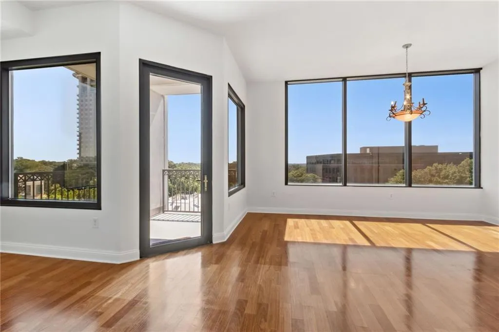 2828 Peachtree Road Ne Unit 802, Atlanta, Georgia 30305, 2 Bedrooms Bedrooms, ,2 BathroomsBathrooms,Residential,For Sale,2828 Peachtree Road Ne Unit 802,7640504