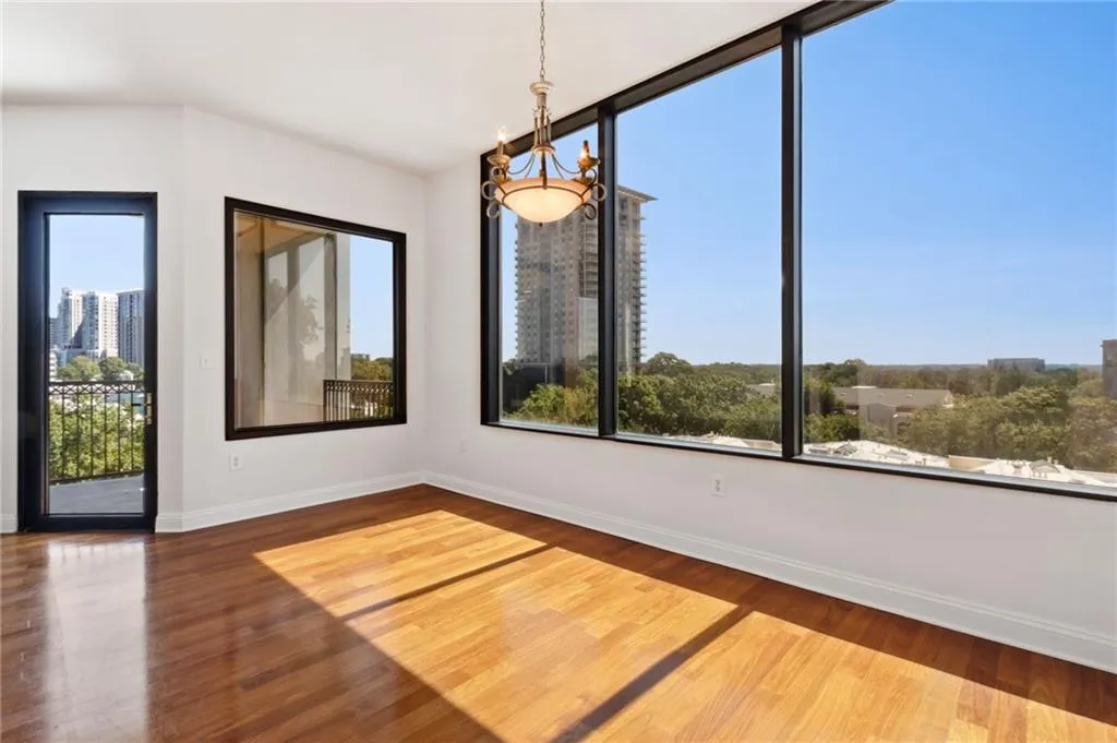 2828 Peachtree Road Ne Unit 802, Atlanta, Georgia 30305, 2 Bedrooms Bedrooms, ,2 BathroomsBathrooms,Residential,For Sale,2828 Peachtree Road Ne Unit 802,7640504