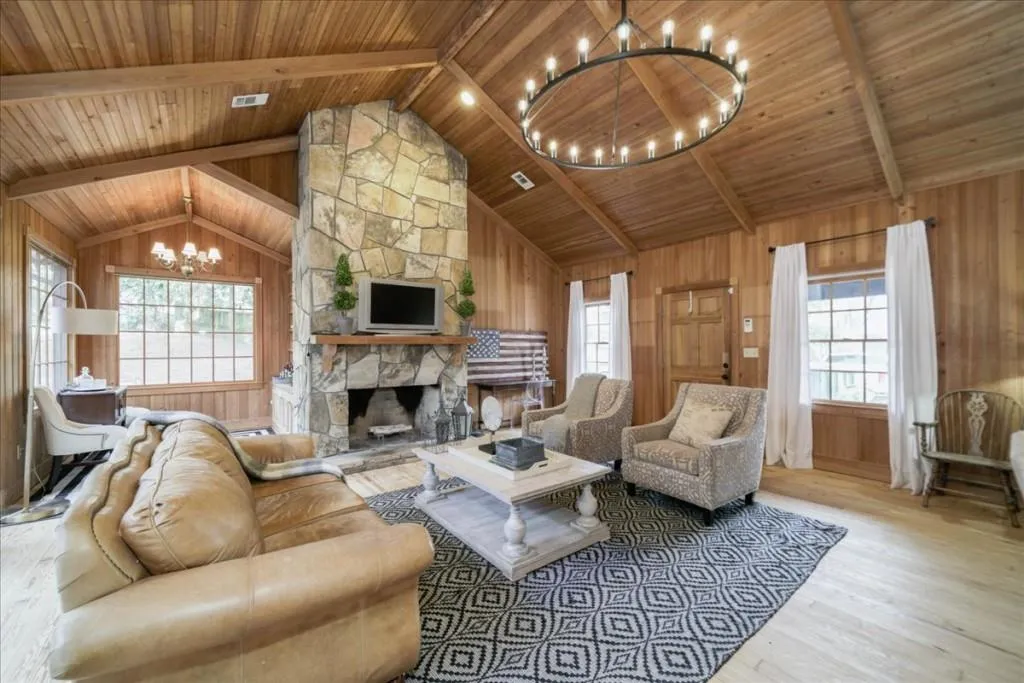 415 N Harbor Drive, Sandy Springs, Georgia 30328, 4 Bedrooms Bedrooms, ,3 BathroomsBathrooms,Residential,Sold,415 N Harbor Drive,7180197