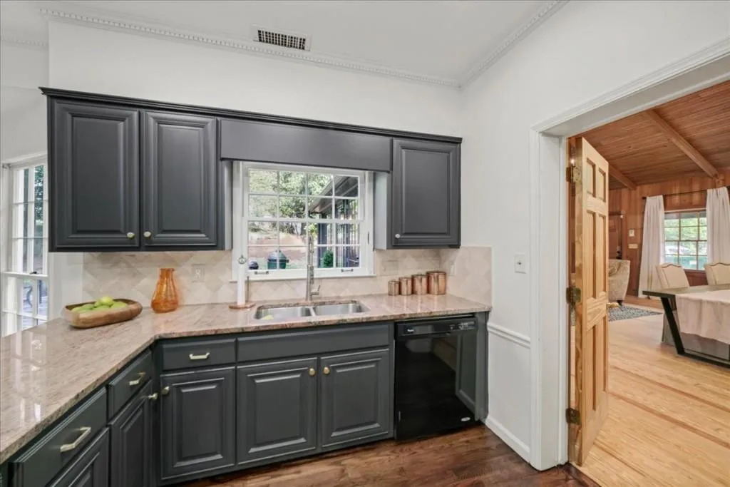 415 N Harbor Drive, Sandy Springs, Georgia 30328, 4 Bedrooms Bedrooms, ,3 BathroomsBathrooms,Residential,Sold,415 N Harbor Drive,7180197