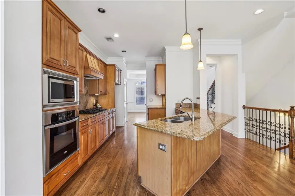 911 Telfair Close, Sandy Springs, Georgia 30350, 3 Bedrooms Bedrooms, ,3 BathroomsBathrooms,Residential,Sold,911 Telfair Close,7528916
