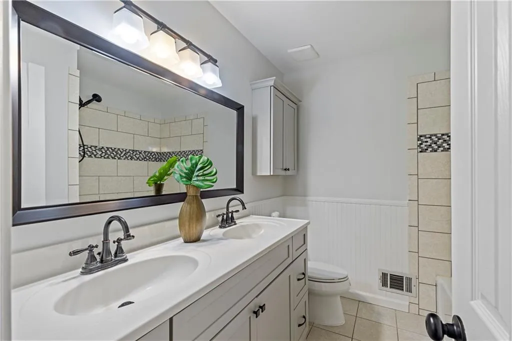 805 Sudbury Road, Atlanta, Georgia 30328, 5 Bedrooms Bedrooms, ,3 BathroomsBathrooms,Residential,For Sale,805 Sudbury Road,7660712