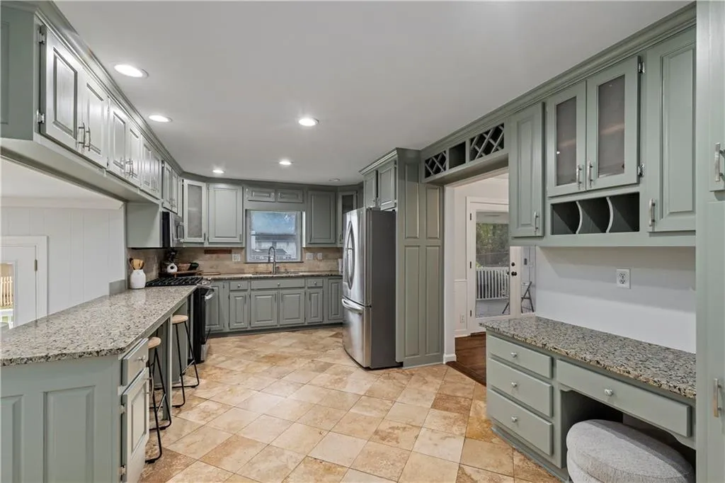 805 Sudbury Road, Atlanta, Georgia 30328, 5 Bedrooms Bedrooms, ,3 BathroomsBathrooms,Residential,For Sale,805 Sudbury Road,7660712