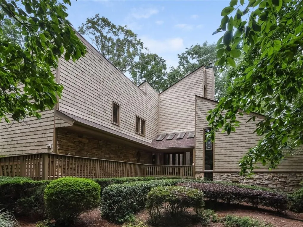 7945 Saddle Ridge Drive, Sandy Springs, Georgia 30350, 4 Bedrooms Bedrooms, ,3 BathroomsBathrooms,Residential,Sold,7945 Saddle Ridge Drive,5861313