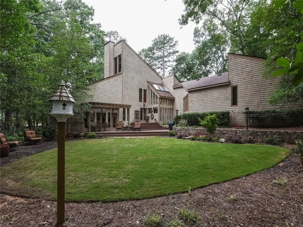 7945 Saddle Ridge Drive, Sandy Springs, Georgia 30350, 4 Bedrooms Bedrooms, ,3 BathroomsBathrooms,Residential,Sold,7945 Saddle Ridge Drive,5861313