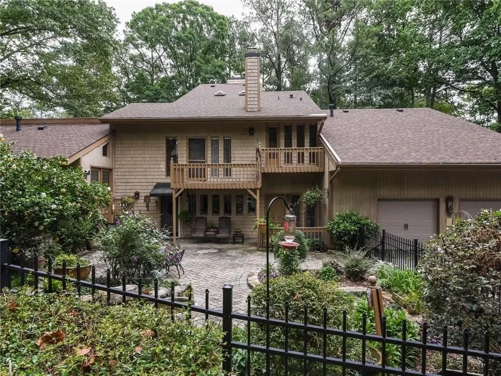 7945 Saddle Ridge Drive, Sandy Springs, Georgia 30350, 4 Bedrooms Bedrooms, ,3 BathroomsBathrooms,Residential,Sold,7945 Saddle Ridge Drive,5861313