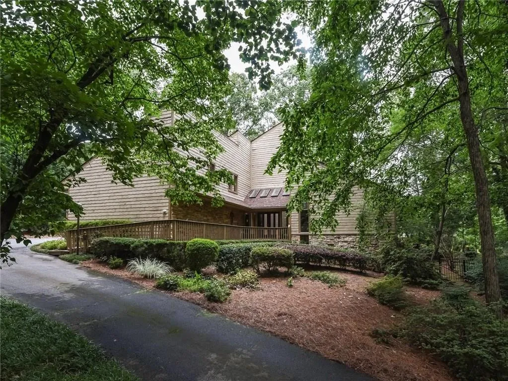 7945 Saddle Ridge Drive, Sandy Springs, Georgia 30350, 4 Bedrooms Bedrooms, ,3 BathroomsBathrooms,Residential,Sold,7945 Saddle Ridge Drive,5861313