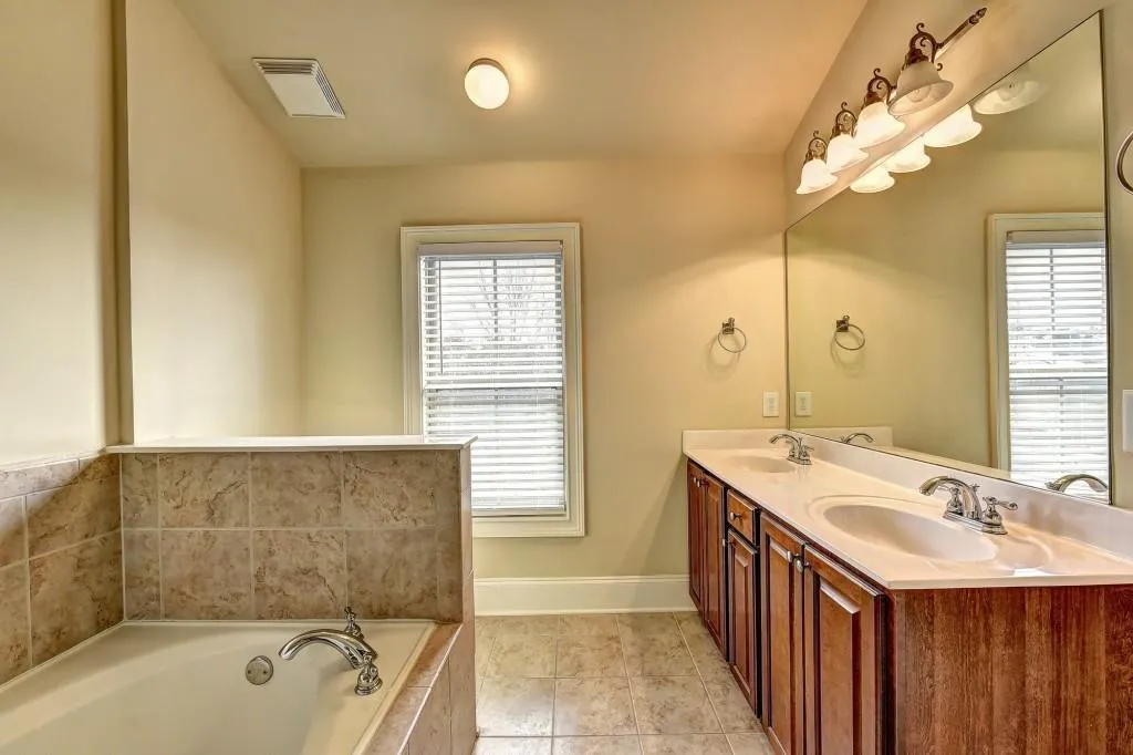 6448 Chariot Street, Atlanta, Georgia 30328, 3 Bedrooms Bedrooms, ,2 BathroomsBathrooms,Residential,Sold,6448 Chariot Street,6579845