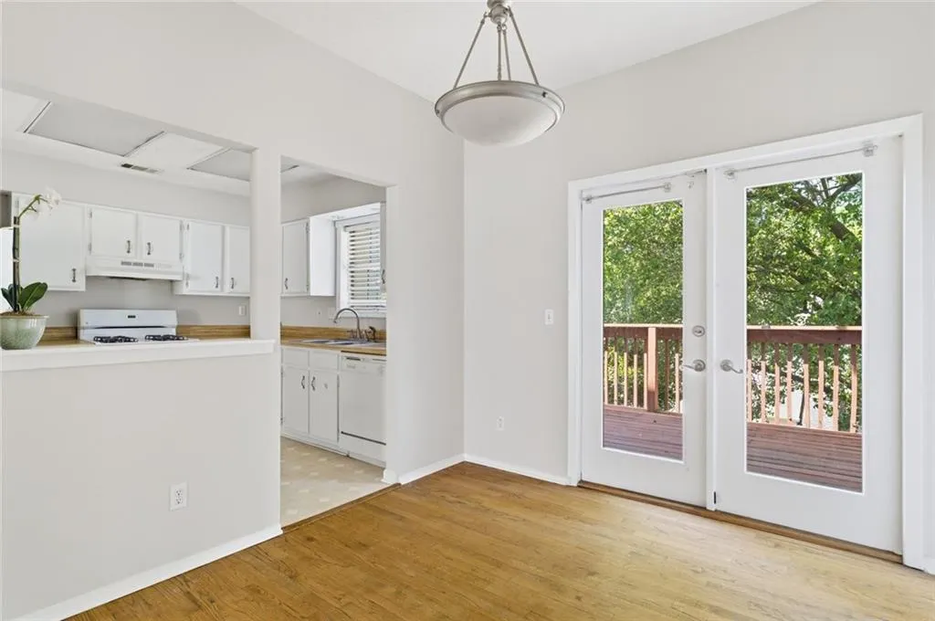 809 Wedgewood Way, Atlanta, Georgia 30350, 2 Bedrooms Bedrooms, ,2 BathroomsBathrooms,Residential,For Sale,809 Wedgewood Way,7758827