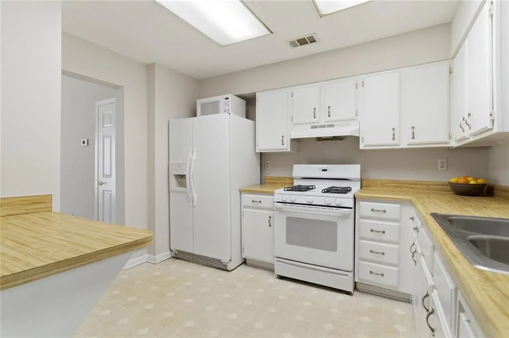 809 Wedgewood Way, Atlanta, Georgia 30350, 2 Bedrooms Bedrooms, ,2 BathroomsBathrooms,Residential,For Sale,809 Wedgewood Way,7758827