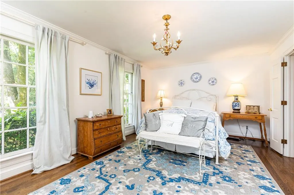 695 Fair Oaks Manor, Atlanta, Georgia 30327, 4 Bedrooms Bedrooms, ,3 BathroomsBathrooms,Residential,Sold,695 Fair Oaks Manor,7239146