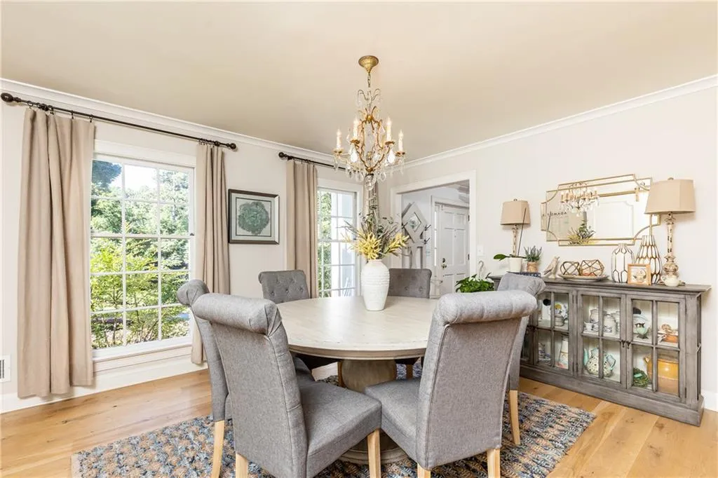 695 Fair Oaks Manor, Atlanta, Georgia 30327, 4 Bedrooms Bedrooms, ,3 BathroomsBathrooms,Residential,Sold,695 Fair Oaks Manor,7239146