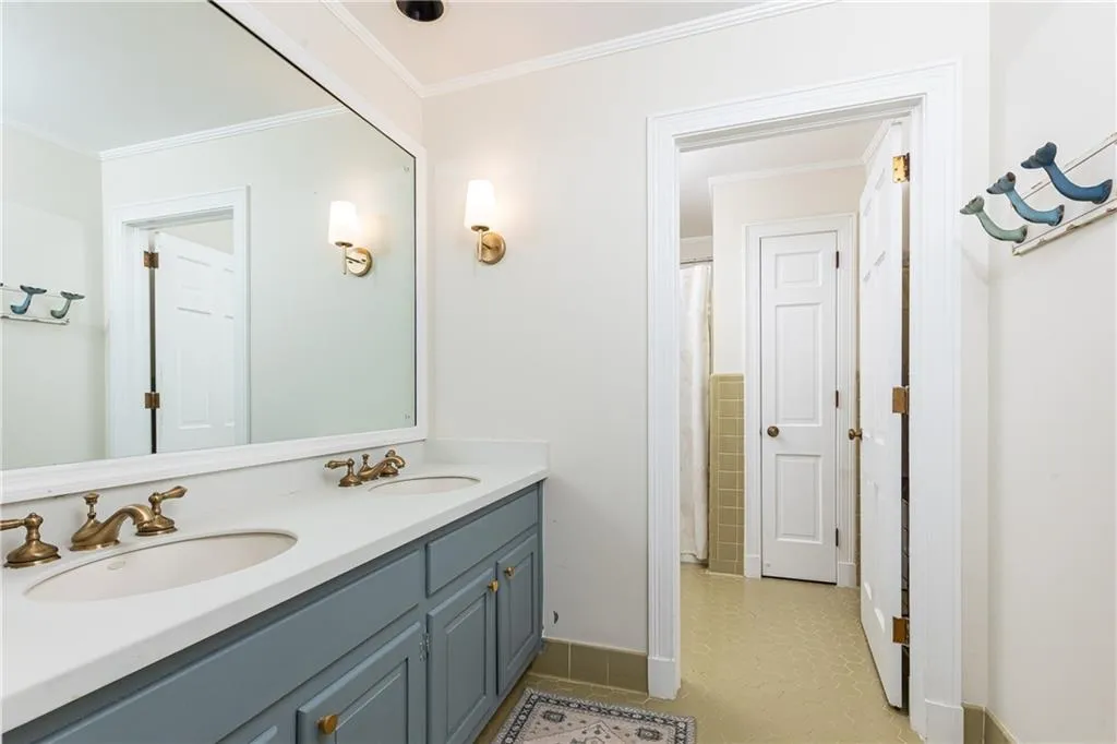 695 Fair Oaks Manor, Atlanta, Georgia 30327, 4 Bedrooms Bedrooms, ,3 BathroomsBathrooms,Residential,Sold,695 Fair Oaks Manor,7239146