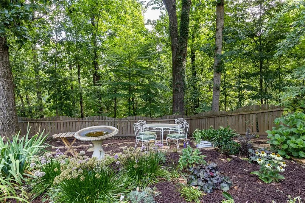 695 Fair Oaks Manor, Atlanta, Georgia 30327, 4 Bedrooms Bedrooms, ,3 BathroomsBathrooms,Residential,Sold,695 Fair Oaks Manor,7239146