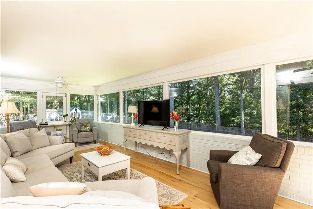 695 Fair Oaks Manor, Atlanta, Georgia 30327, 4 Bedrooms Bedrooms, ,3 BathroomsBathrooms,Residential,Sold,695 Fair Oaks Manor,7239146