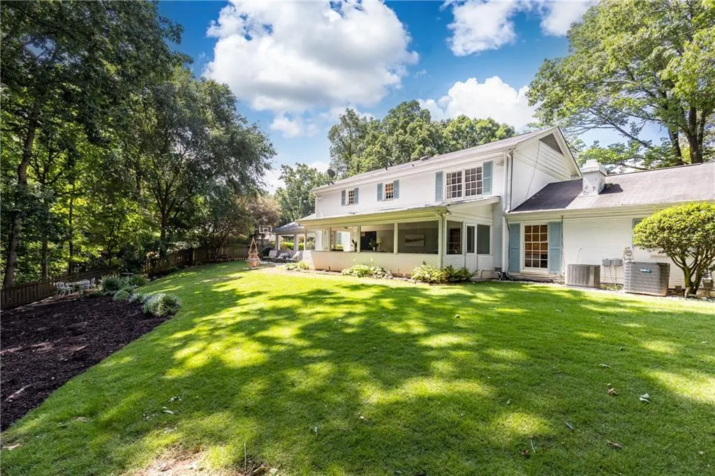 695 Fair Oaks Manor, Atlanta, Georgia 30327, 4 Bedrooms Bedrooms, ,3 BathroomsBathrooms,Residential,Sold,695 Fair Oaks Manor,7239146