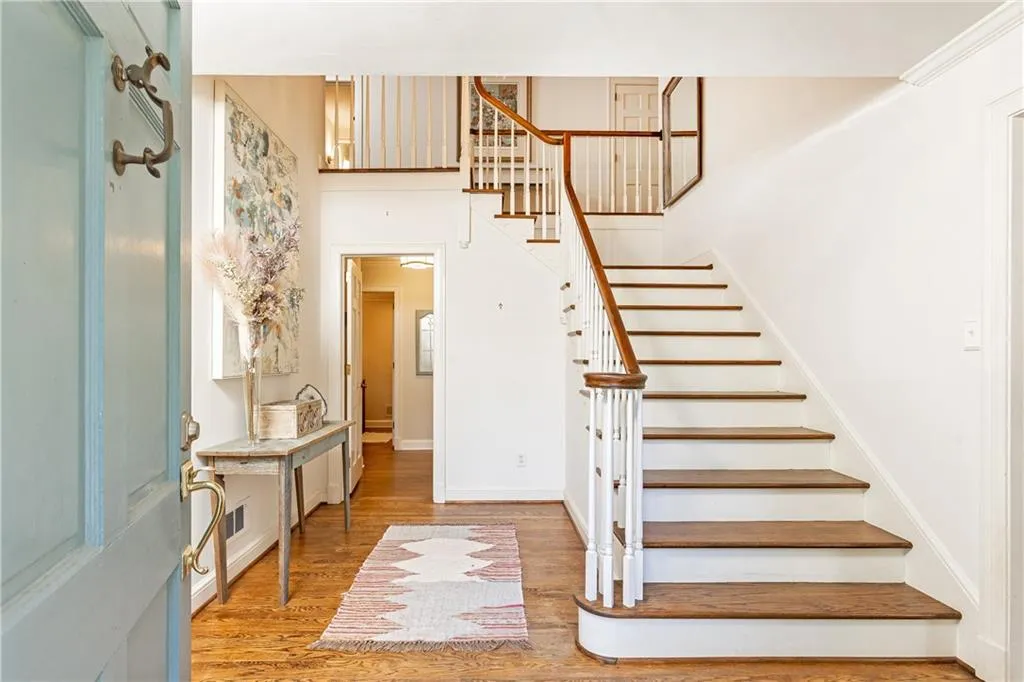 695 Fair Oaks Manor, Atlanta, Georgia 30327, 4 Bedrooms Bedrooms, ,3 BathroomsBathrooms,Residential,Sold,695 Fair Oaks Manor,7239146