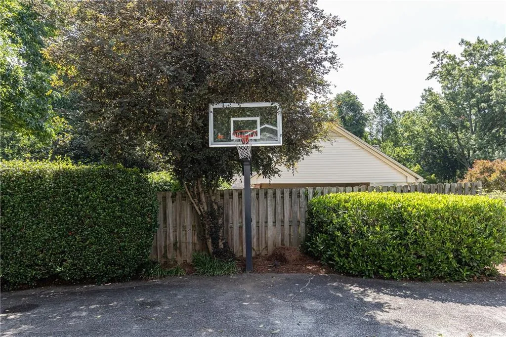 695 Fair Oaks Manor, Atlanta, Georgia 30327, 4 Bedrooms Bedrooms, ,3 BathroomsBathrooms,Residential,Sold,695 Fair Oaks Manor,7239146