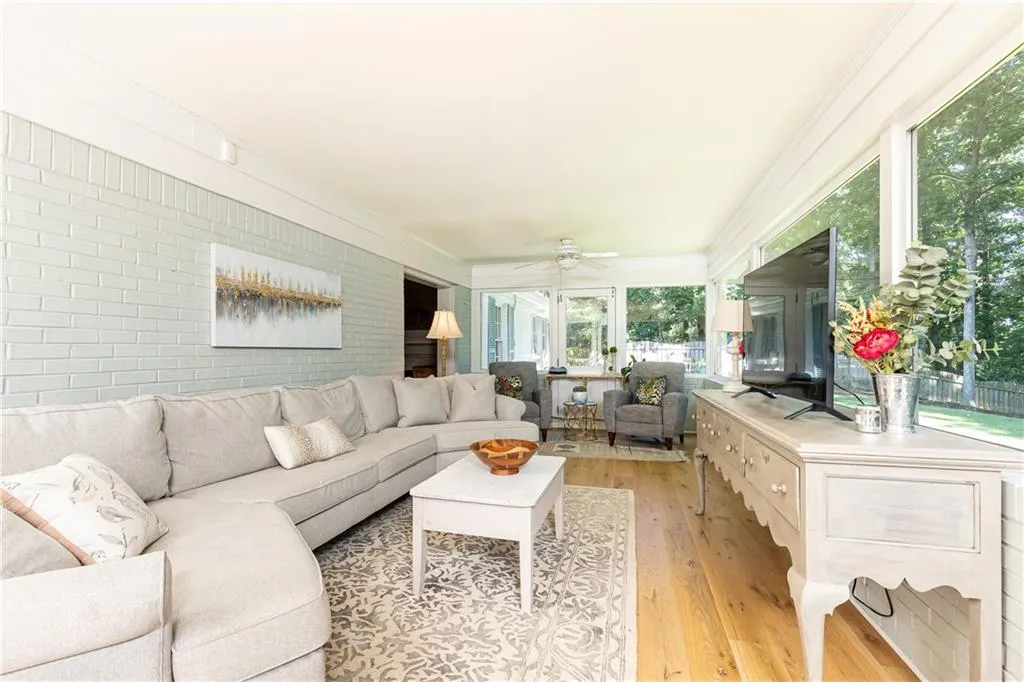 695 Fair Oaks Manor, Atlanta, Georgia 30327, 4 Bedrooms Bedrooms, ,3 BathroomsBathrooms,Residential,Sold,695 Fair Oaks Manor,7239146