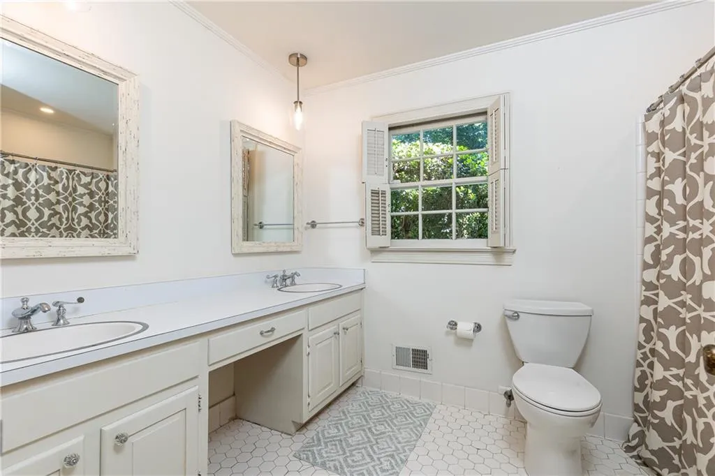 695 Fair Oaks Manor, Atlanta, Georgia 30327, 4 Bedrooms Bedrooms, ,3 BathroomsBathrooms,Residential,Sold,695 Fair Oaks Manor,7239146