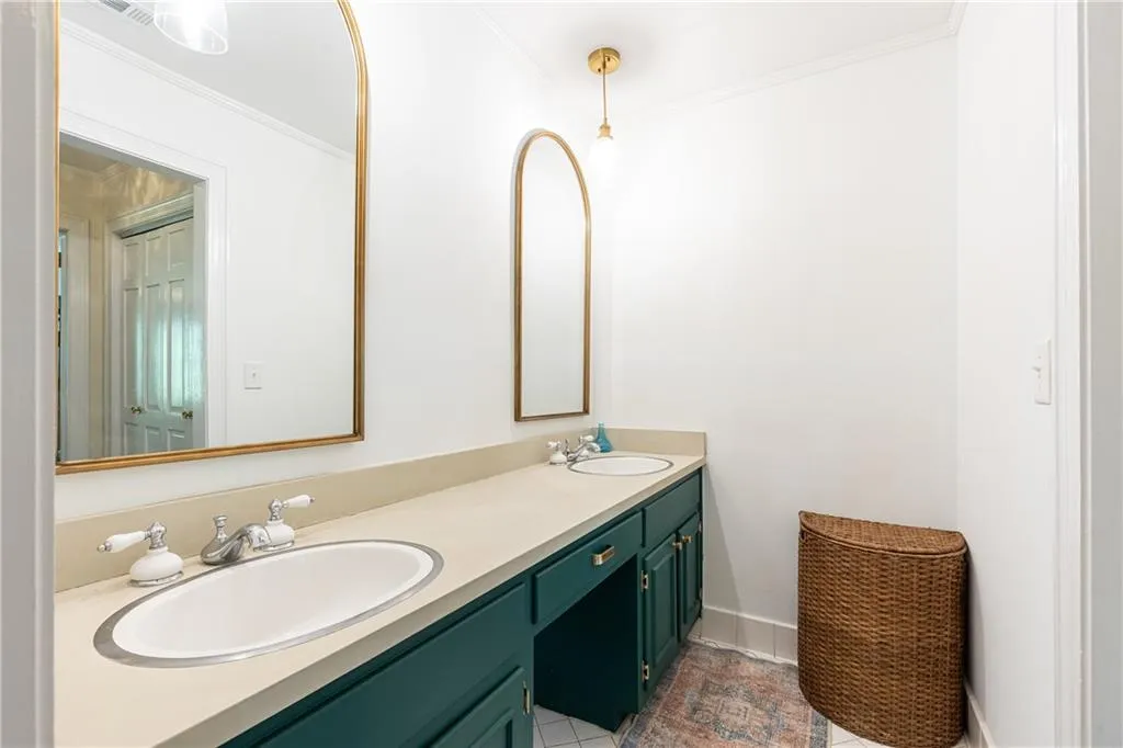 695 Fair Oaks Manor, Atlanta, Georgia 30327, 4 Bedrooms Bedrooms, ,3 BathroomsBathrooms,Residential,Sold,695 Fair Oaks Manor,7239146