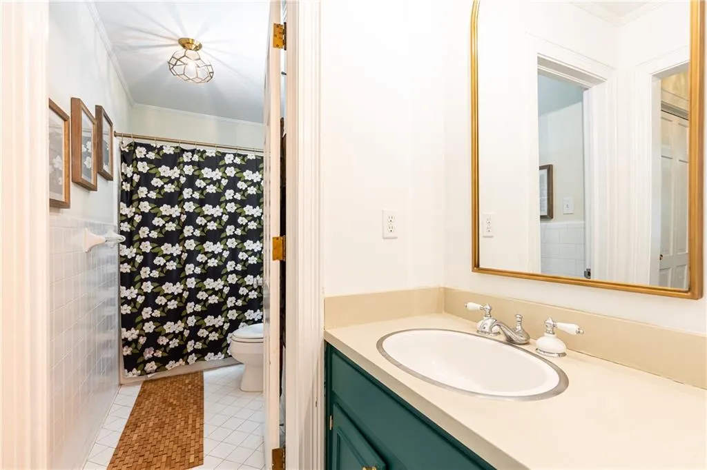 695 Fair Oaks Manor, Atlanta, Georgia 30327, 4 Bedrooms Bedrooms, ,3 BathroomsBathrooms,Residential,Sold,695 Fair Oaks Manor,7239146