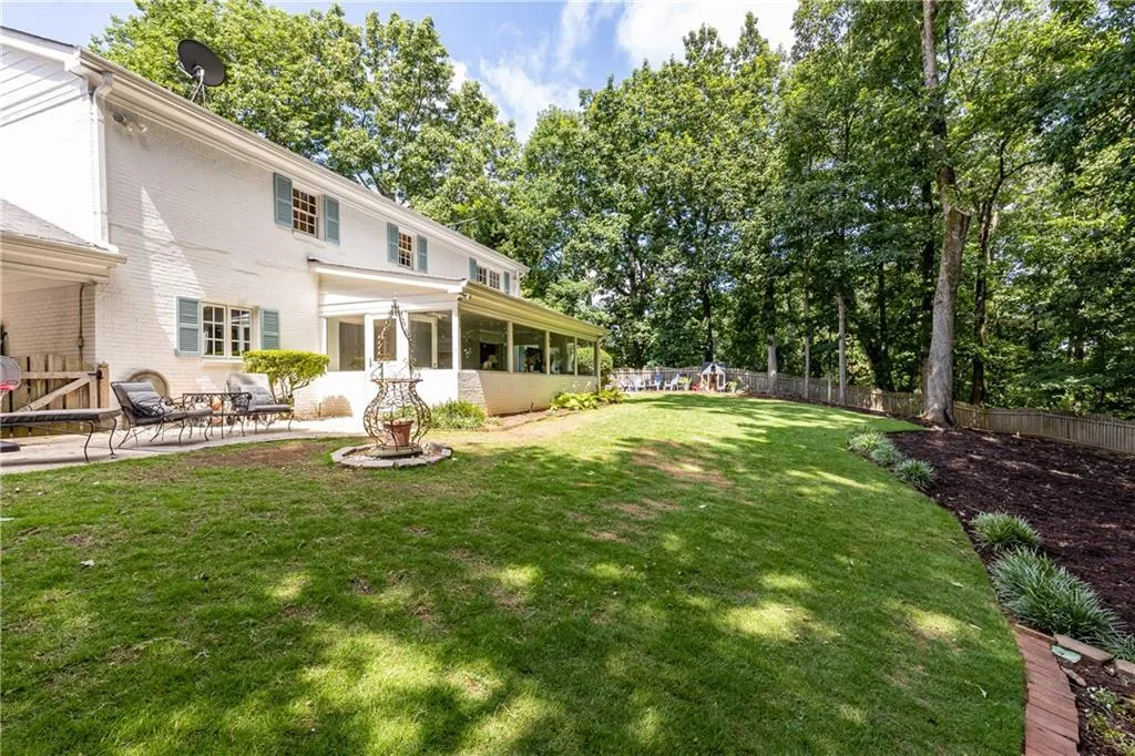 695 Fair Oaks Manor, Atlanta, Georgia 30327, 4 Bedrooms Bedrooms, ,3 BathroomsBathrooms,Residential,Sold,695 Fair Oaks Manor,7239146