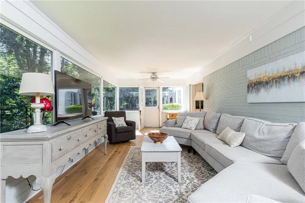 695 Fair Oaks Manor, Atlanta, Georgia 30327, 4 Bedrooms Bedrooms, ,3 BathroomsBathrooms,Residential,Sold,695 Fair Oaks Manor,7239146