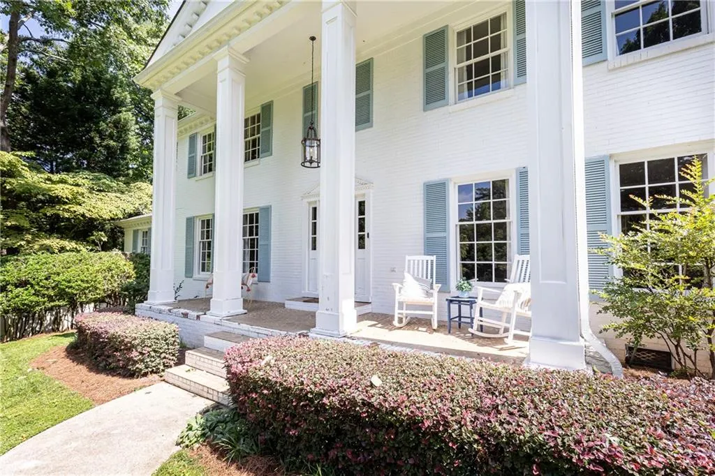 695 Fair Oaks Manor, Atlanta, Georgia 30327, 4 Bedrooms Bedrooms, ,3 BathroomsBathrooms,Residential,Sold,695 Fair Oaks Manor,7239146