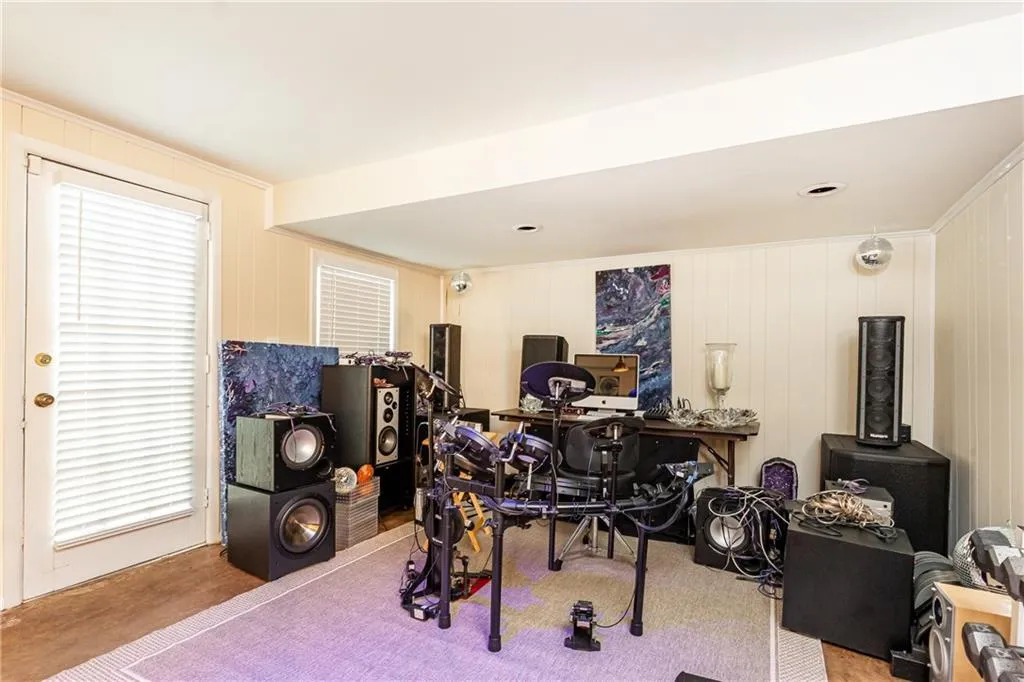 695 Fair Oaks Manor, Atlanta, Georgia 30327, 4 Bedrooms Bedrooms, ,3 BathroomsBathrooms,Residential,Sold,695 Fair Oaks Manor,7239146