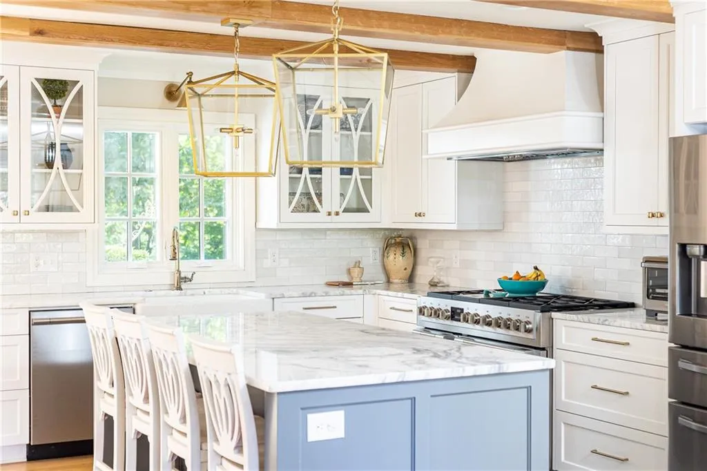 695 Fair Oaks Manor, Atlanta, Georgia 30327, 4 Bedrooms Bedrooms, ,3 BathroomsBathrooms,Residential,Sold,695 Fair Oaks Manor,7239146