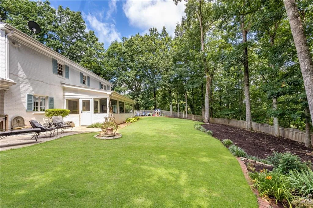 695 Fair Oaks Manor, Atlanta, Georgia 30327, 4 Bedrooms Bedrooms, ,3 BathroomsBathrooms,Residential,Sold,695 Fair Oaks Manor,7239146