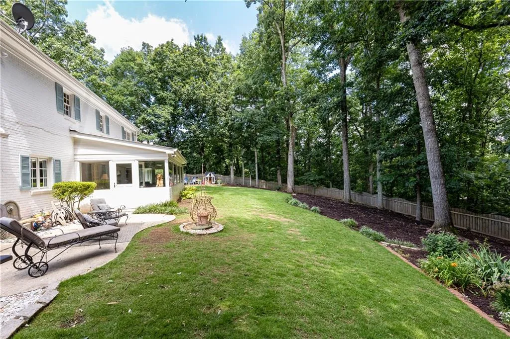 695 Fair Oaks Manor, Atlanta, Georgia 30327, 4 Bedrooms Bedrooms, ,3 BathroomsBathrooms,Residential,Sold,695 Fair Oaks Manor,7239146