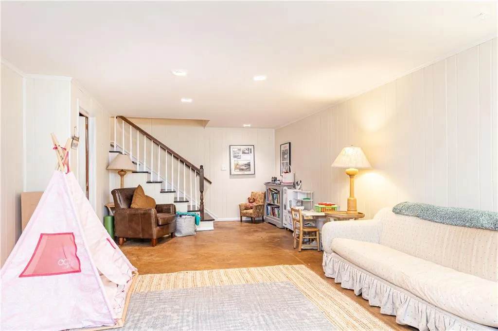 695 Fair Oaks Manor, Atlanta, Georgia 30327, 4 Bedrooms Bedrooms, ,3 BathroomsBathrooms,Residential,Sold,695 Fair Oaks Manor,7239146