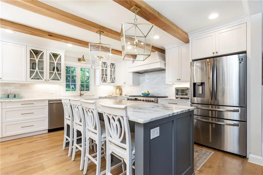 695 Fair Oaks Manor, Atlanta, Georgia 30327, 4 Bedrooms Bedrooms, ,3 BathroomsBathrooms,Residential,Sold,695 Fair Oaks Manor,7239146