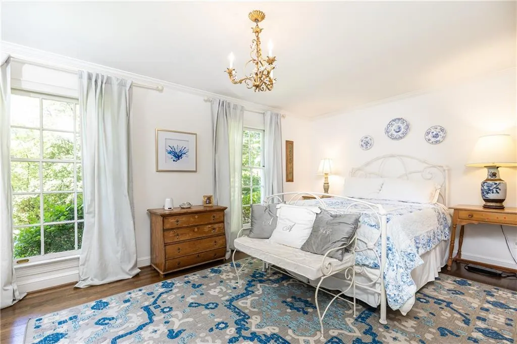 695 Fair Oaks Manor, Atlanta, Georgia 30327, 4 Bedrooms Bedrooms, ,3 BathroomsBathrooms,Residential,Sold,695 Fair Oaks Manor,7239146