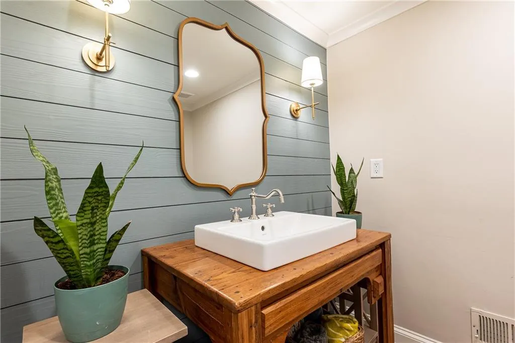 695 Fair Oaks Manor, Atlanta, Georgia 30327, 4 Bedrooms Bedrooms, ,3 BathroomsBathrooms,Residential,Sold,695 Fair Oaks Manor,7239146