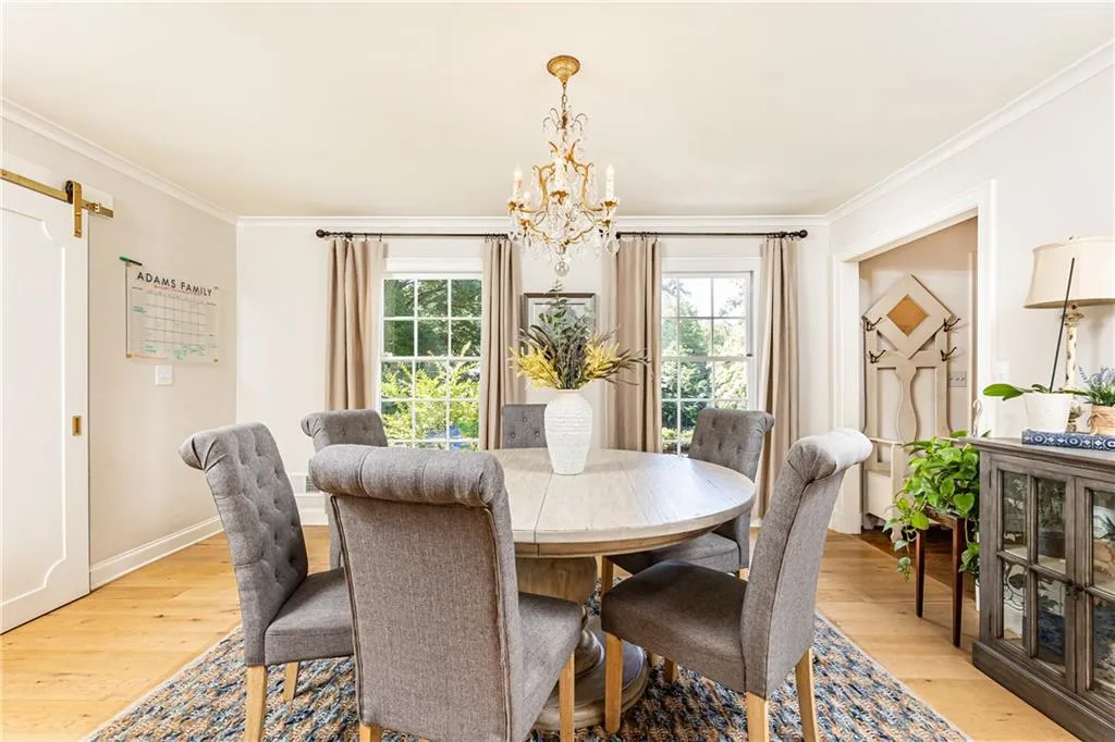 695 Fair Oaks Manor, Atlanta, Georgia 30327, 4 Bedrooms Bedrooms, ,3 BathroomsBathrooms,Residential,Sold,695 Fair Oaks Manor,7239146