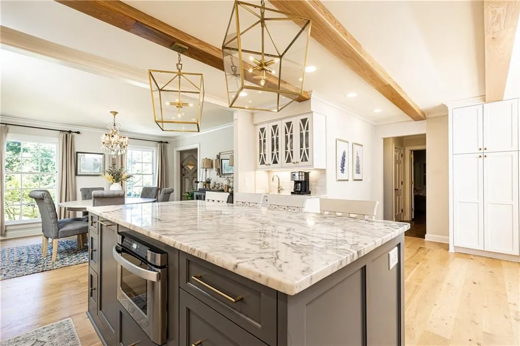 695 Fair Oaks Manor, Atlanta, Georgia 30327, 4 Bedrooms Bedrooms, ,3 BathroomsBathrooms,Residential,Sold,695 Fair Oaks Manor,7239146