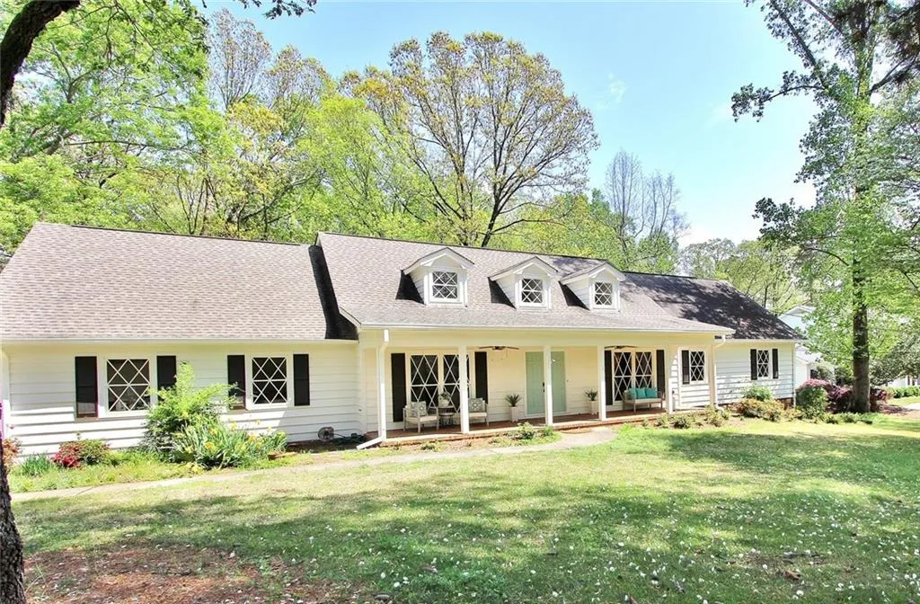 7565 Chaparral Drive, Dunwoody, Georgia 30350, 6 Bedrooms Bedrooms, ,4 BathroomsBathrooms,Residential,Sold,7565 Chaparral Drive,6615103