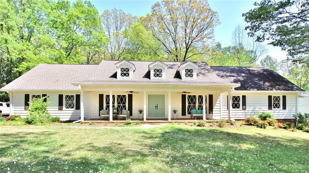 7565 Chaparral Drive, Dunwoody, Georgia 30350, 6 Bedrooms Bedrooms, ,4 BathroomsBathrooms,Residential,Sold,7565 Chaparral Drive,6615103