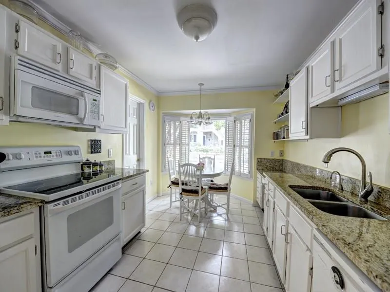 504 Bainbridge Drive Unit 504, Atlanta, Georgia 30327, 3 Bedrooms Bedrooms, ,2 BathroomsBathrooms,Residential,Sold,504 Bainbridge Drive Unit 504,5843119